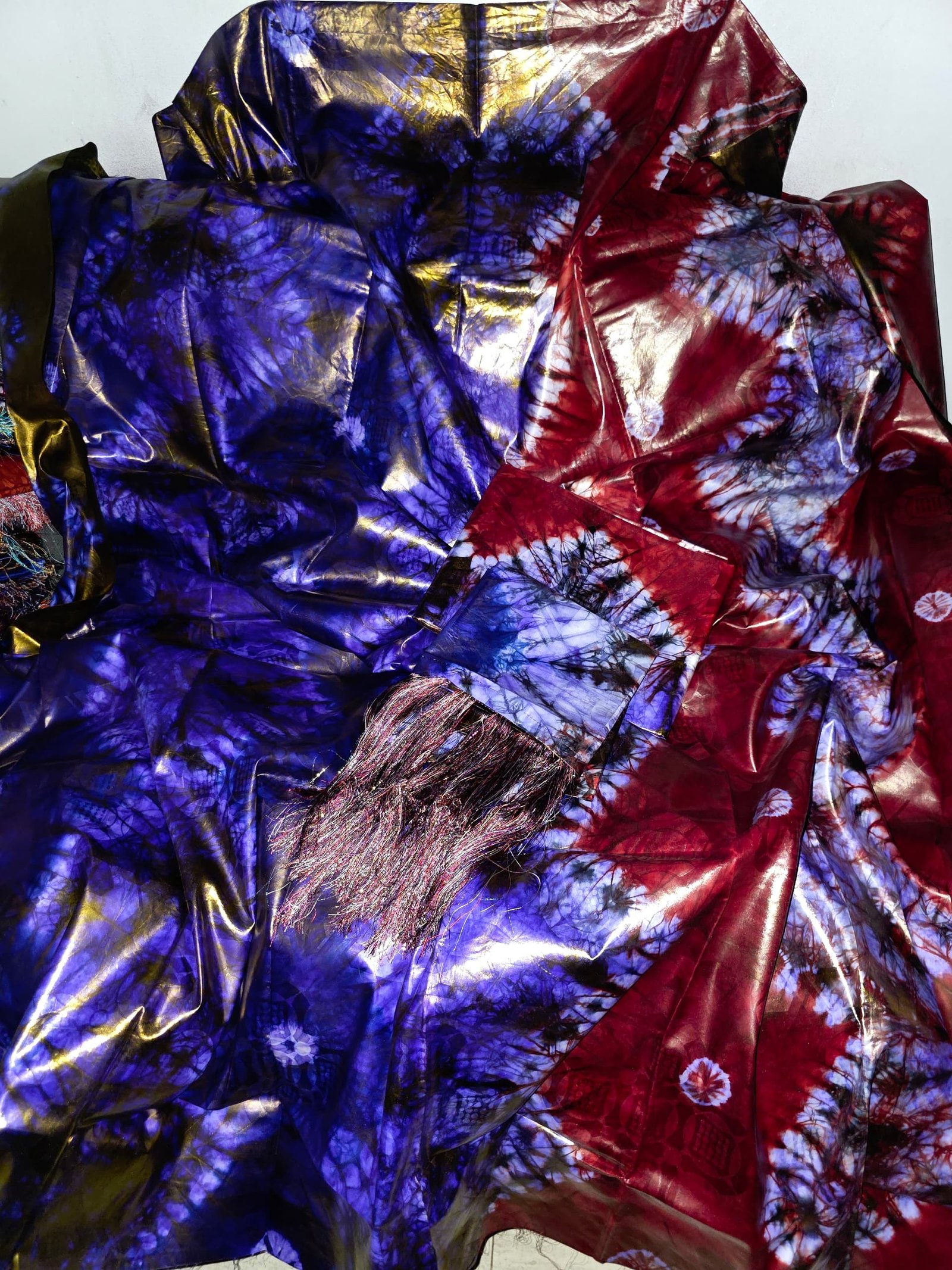 Bazin riche getzner siri rouge et bleu