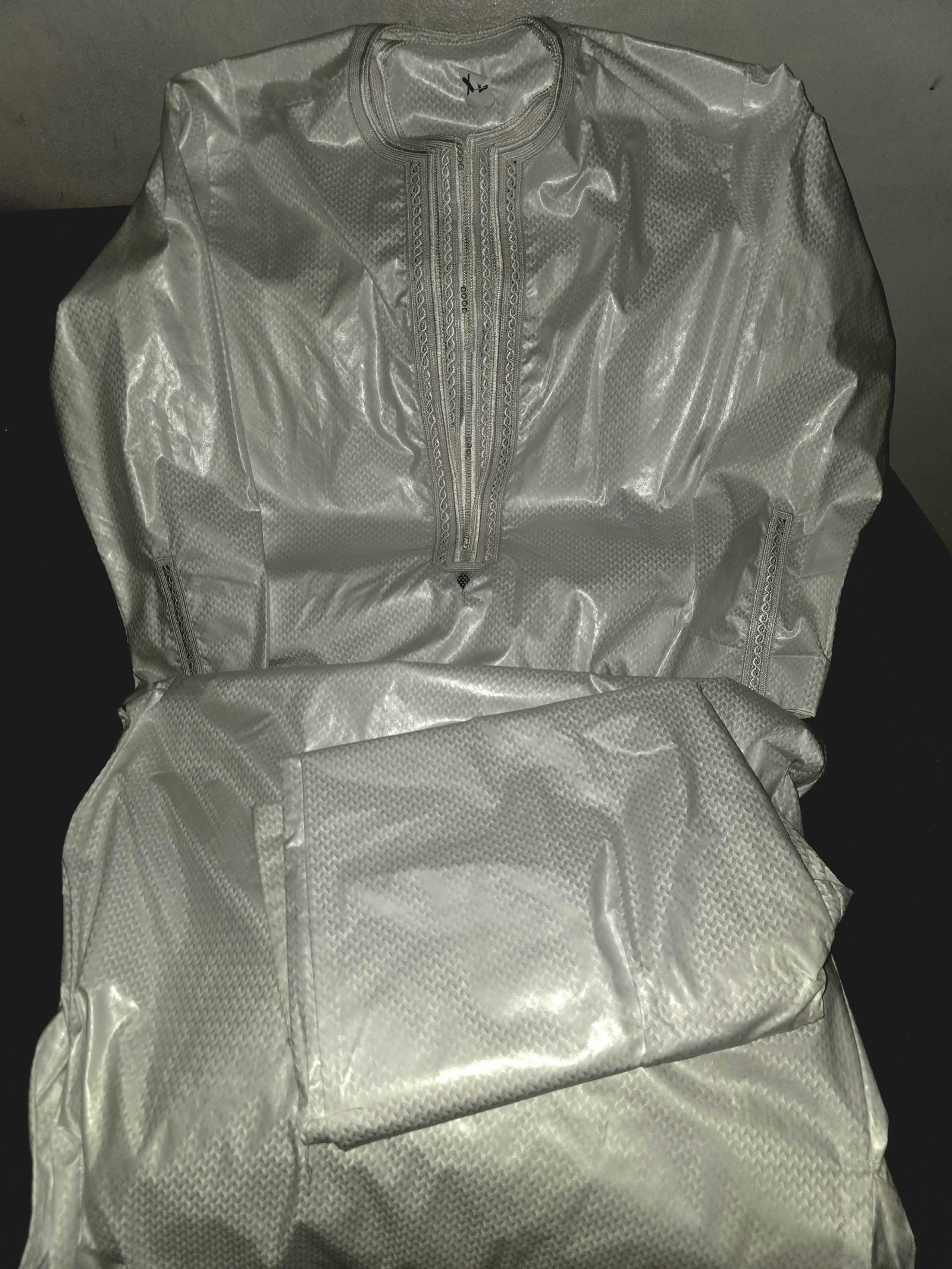 Frokia bazin riche getzner blanc double cou magniquement brodé