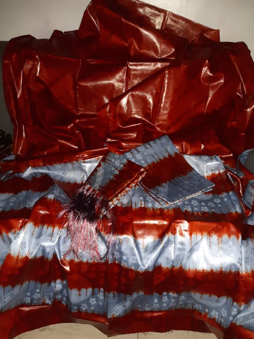 boubou en bazin riche getzner rouge et gris