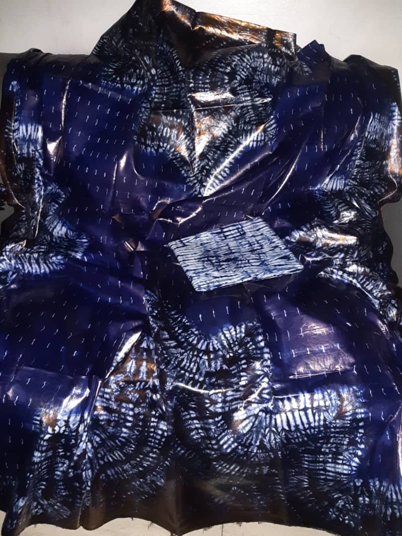 Boubou malien bazin riche teinture artisanale siri bleu