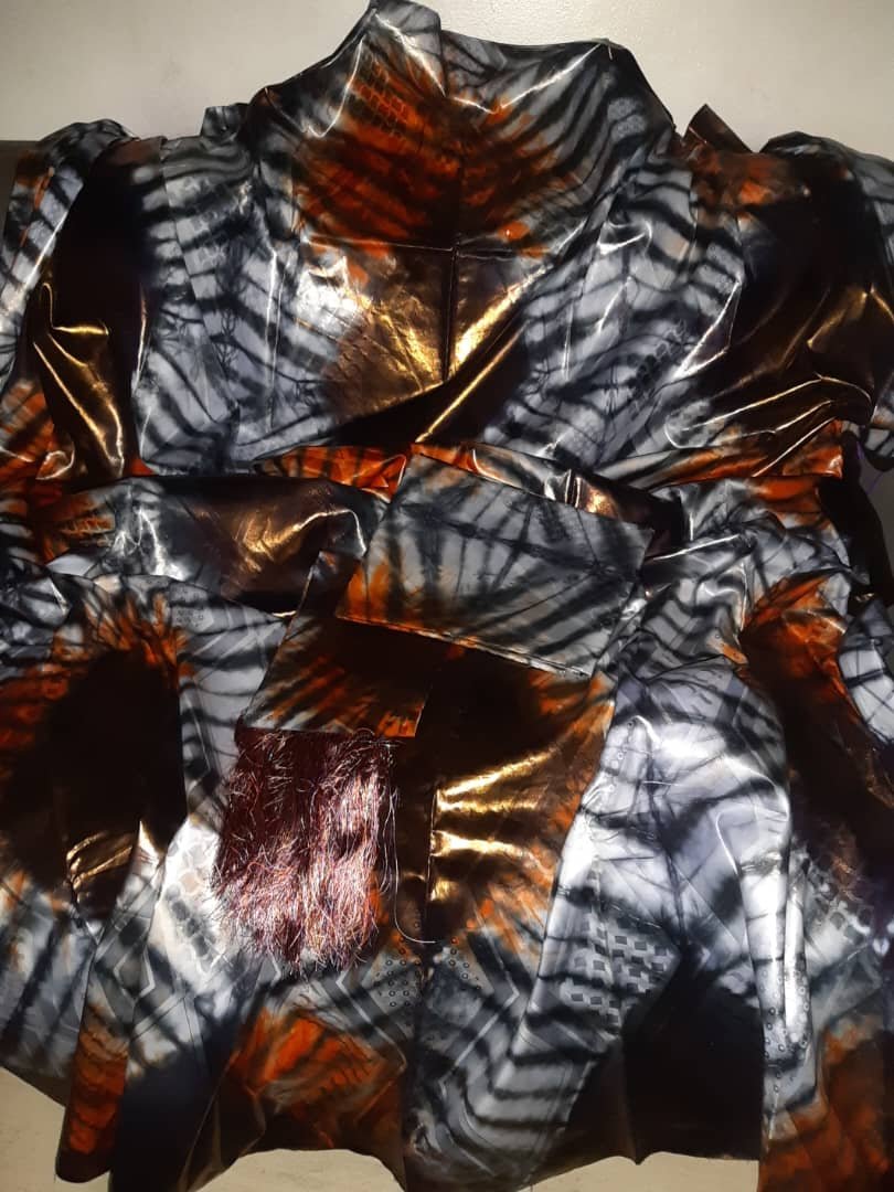 Elegant boubou attaché gris et orange