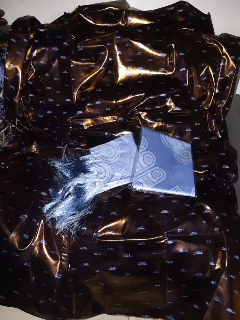 Magnifique siri aiguille bleu ciel et lomassa bazin riche getzner