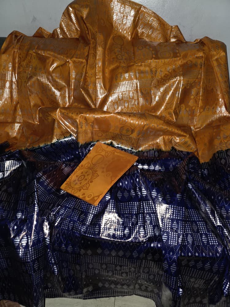 Boubou VIP bazin riche getzner teinture jaune or et bleu