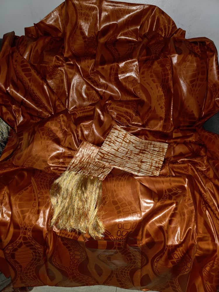 Tendance du moment 2 tons boubou jaune or unis pagne siti